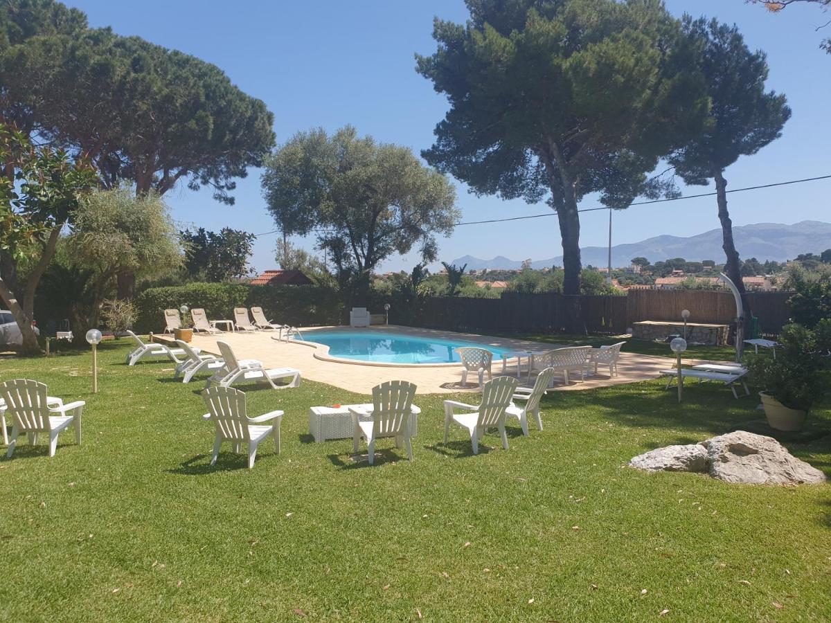 Villa Mariella Carini Eksteriør billede